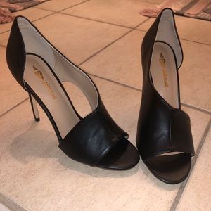 Sexy /classic black heels